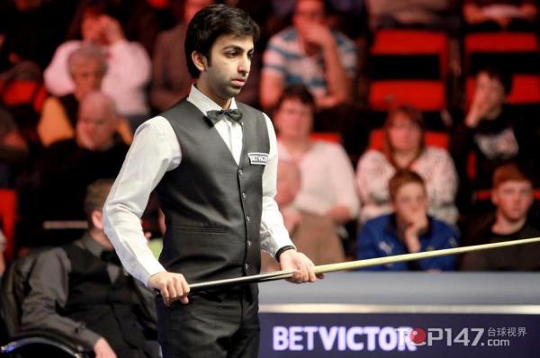 在中场展现 在中场展现