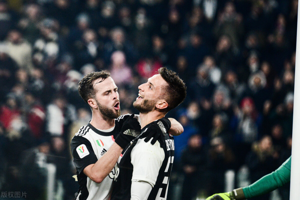 由于比分落 由于比分落